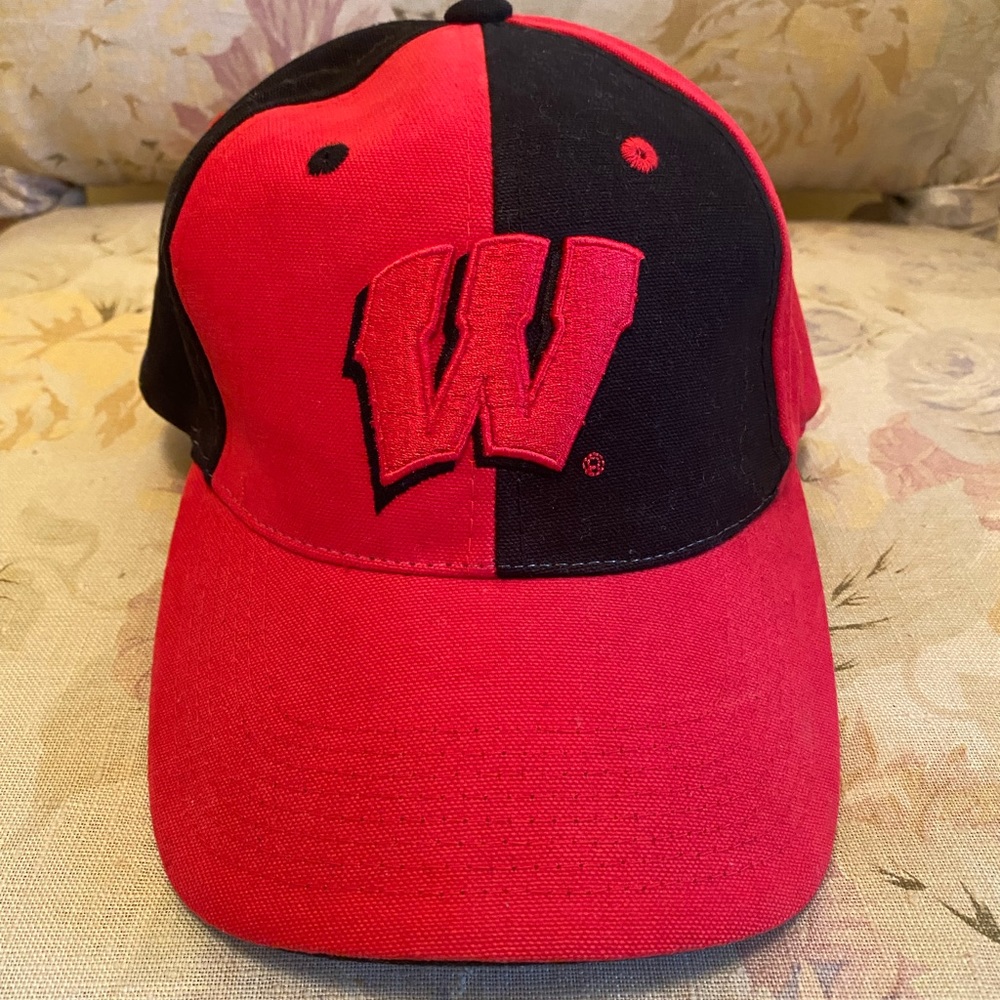 Wisconsin Badgers Hat. Official Licensed Gear by Team Starter.